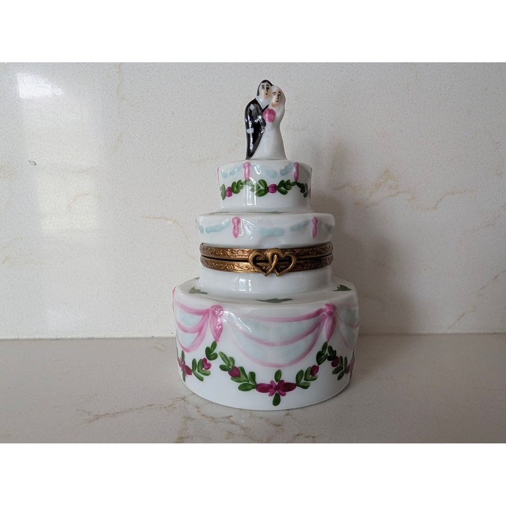 Eximious Limoges France Wedding Cake Trinket Box Peint Main Hand Painted 3 Tier